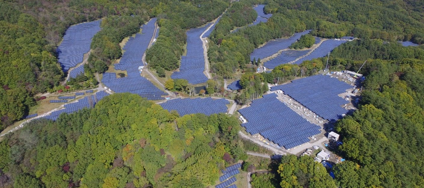駒ヶ根太陽光発電所（中央から東側）